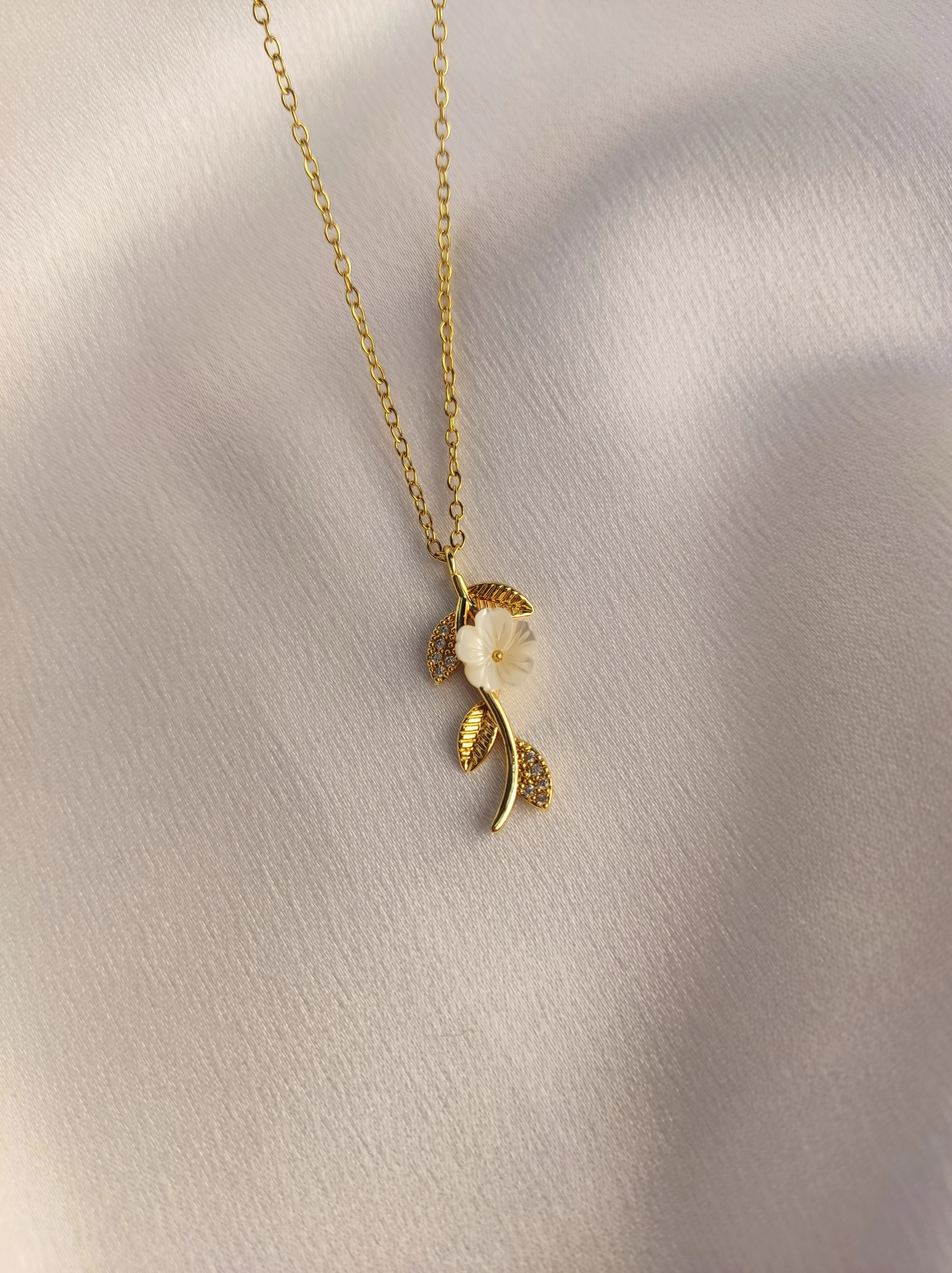 گردنبند استیل گل رز عشق